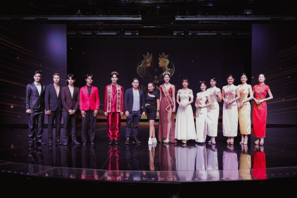 ผู้เข้าประกวดและทีมงาน Oriental International